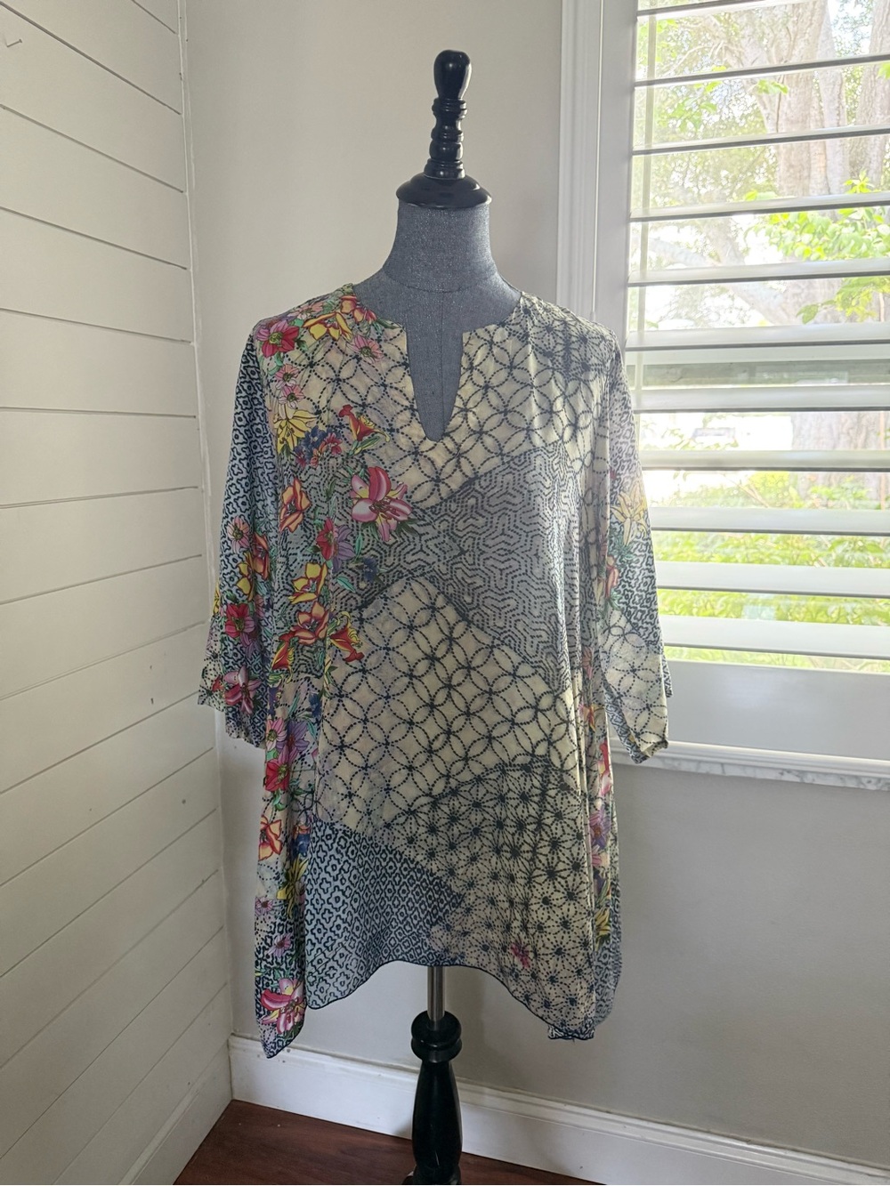 Johnny Was Silk Blouse - Picture 5 of 7